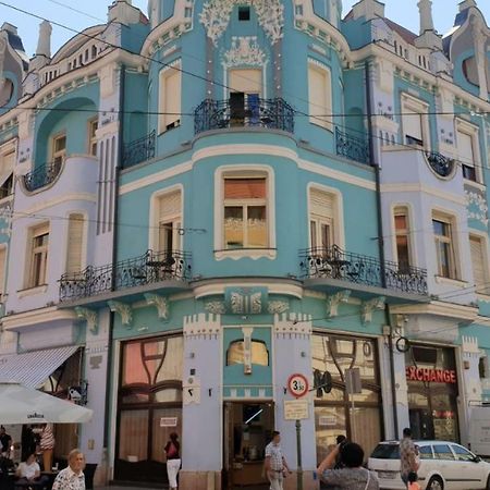 A Piece Of History In Moscovitz Palace Oradea Exterior foto